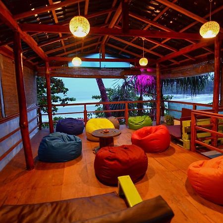 Palm Leaf Surf Cafe Hotel Galle Bagian luar foto